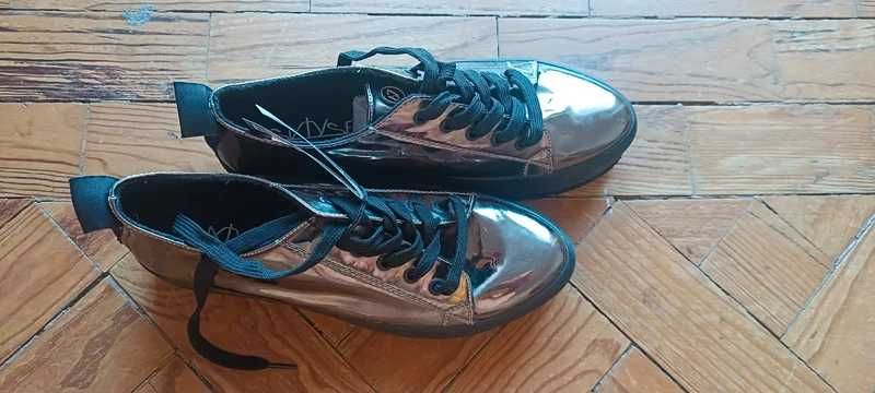 Tênis novos verniz!