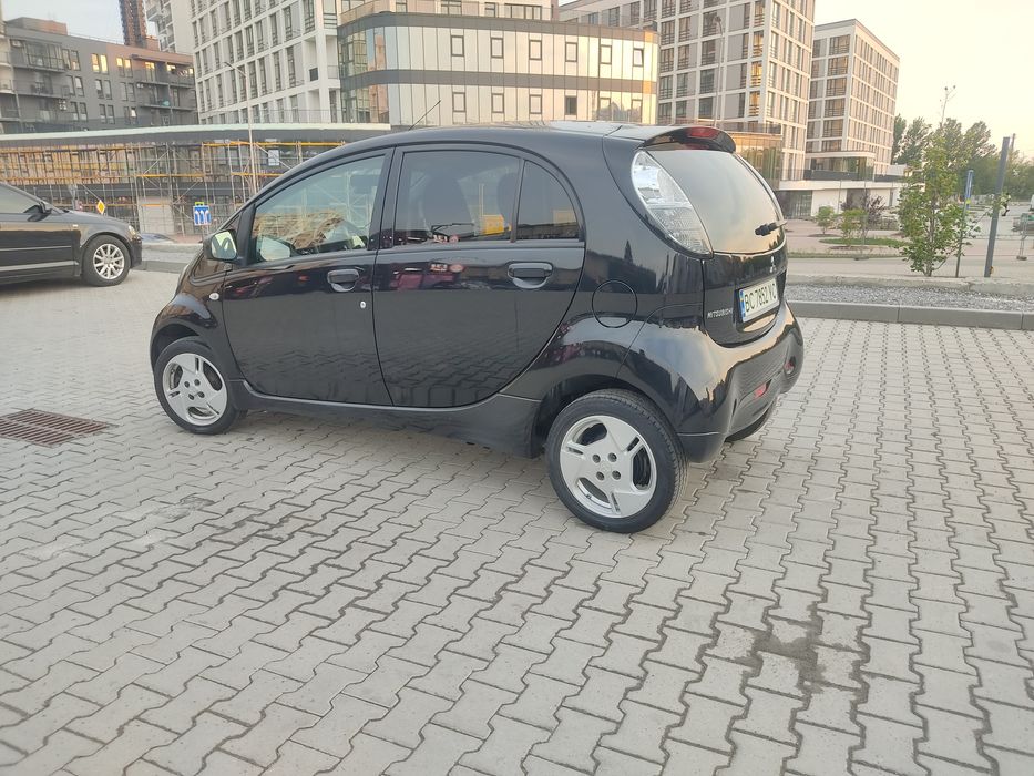 Міцубісі і міев. Mitsubishi i miev