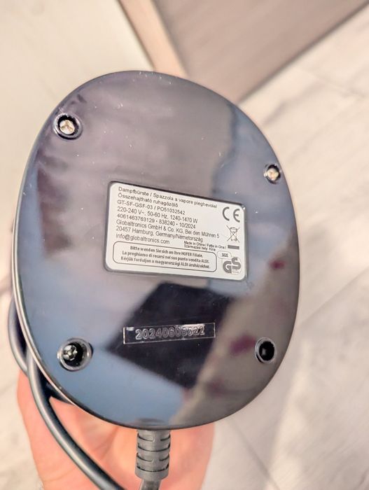 Відпарювач випаровувач для одягу