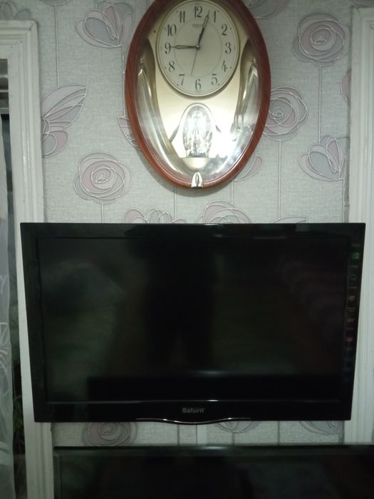 Продам телевізор Saturn 32" у відмінному стані з настінним кріпленням