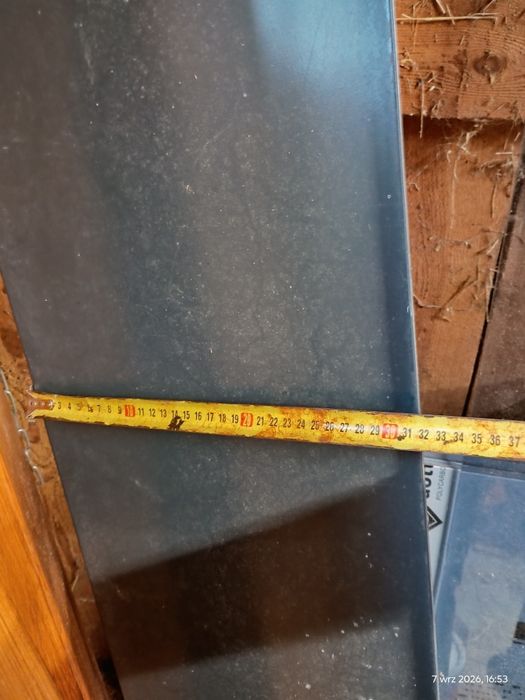 Okno veka z siatką na komary , parapet zewnetrzny