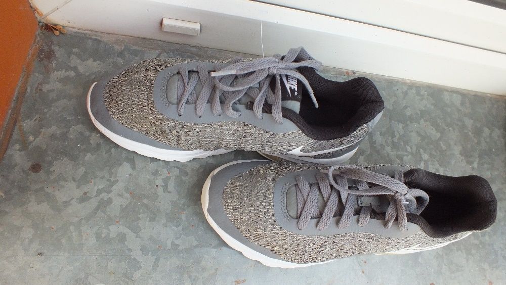 Super buty sportowe marki Nike Air max roz 40,5