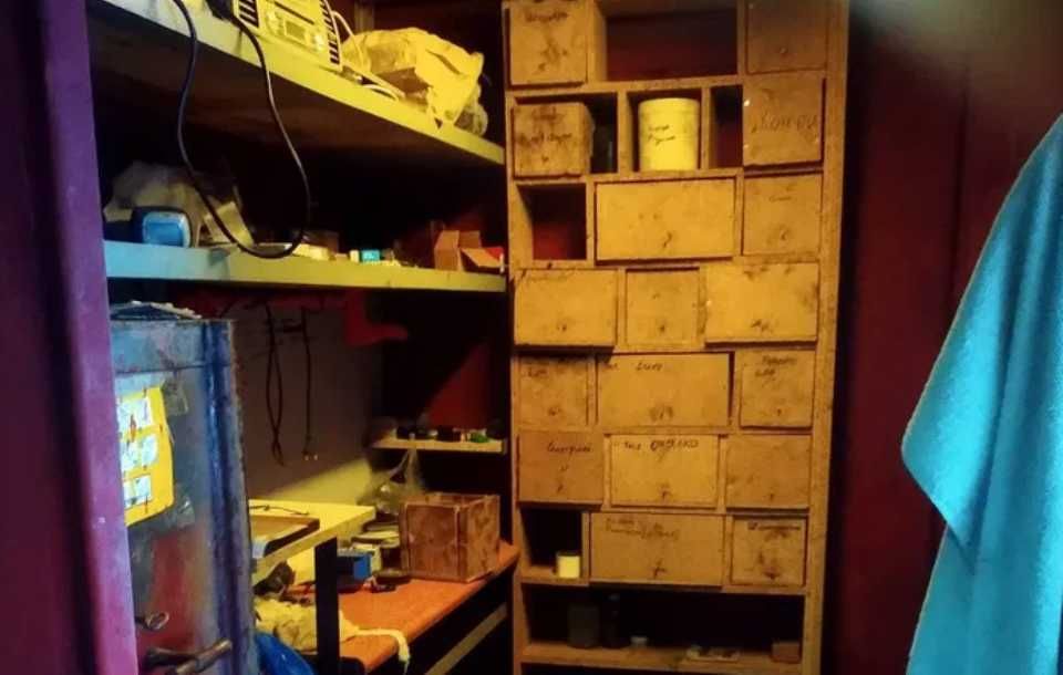 Продаж двох металевих гаражів