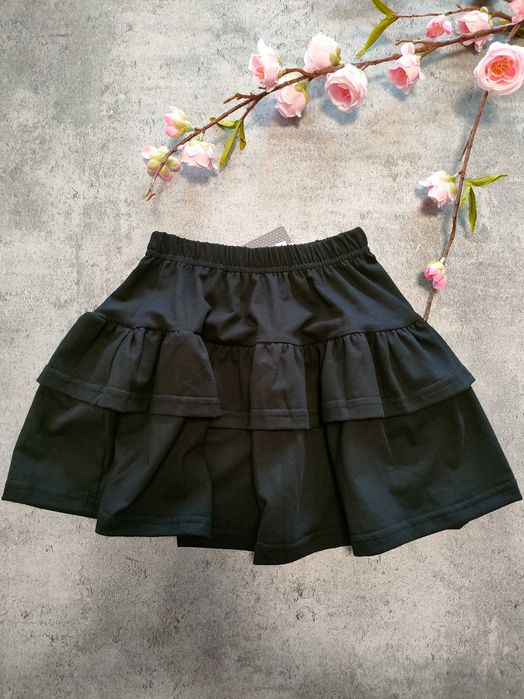 Czarna spódniczka z falbanką 104