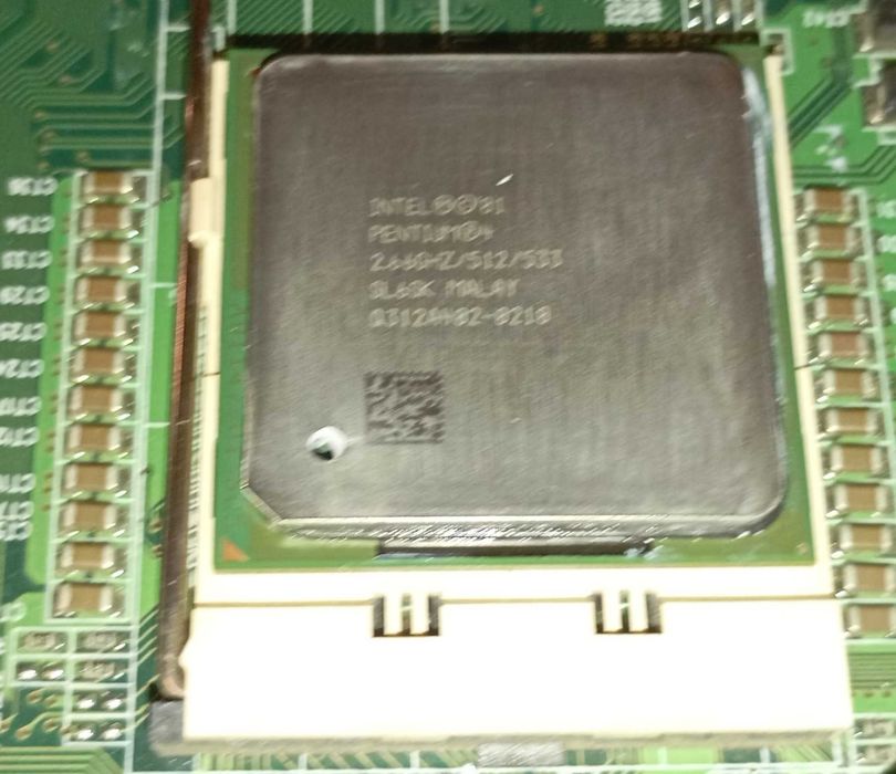 Lote 2 Motherboards (ASUS P4S533) e (Matsonic MS9317E+ (USB) Retro Socket 478 + Processadores Pentium 4 + RAM 256MB (Para Peças / Reparação)