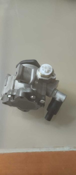 Bomba direção Mercedes NOVA