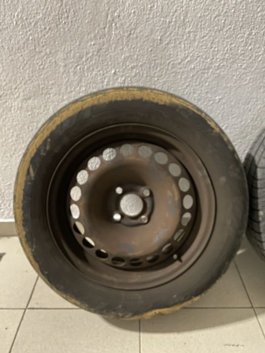 Jantes de ferro R15 com pneus usados (3 unidades)