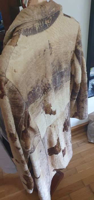 Casaco comprido de pele autêntica, nunca usado.