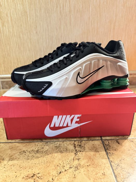 NIKE SHOX R4 Mtlc Silver/ Mtlc Silver-Black-Green Shock HQ1988 006