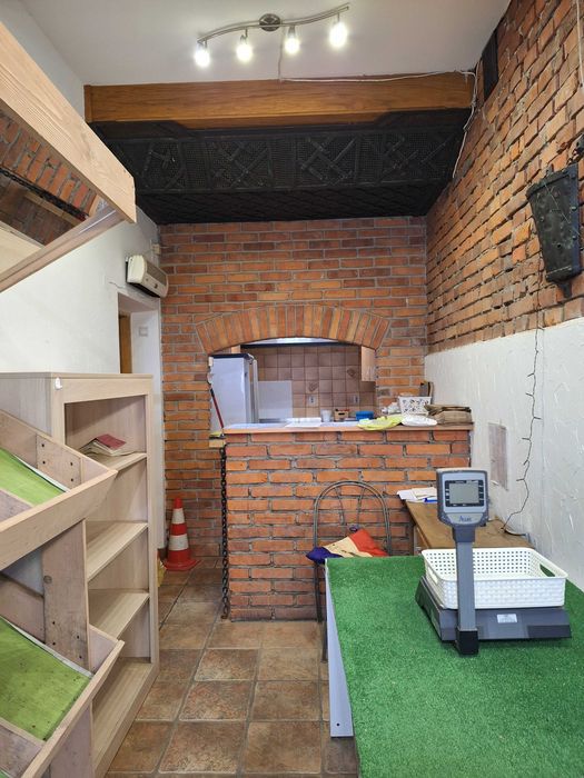Wynajme lokal handlowo-usługowy lub gastronomiczny w centrum Czechowic, istnieje możliwość sprzedaży lokalu
