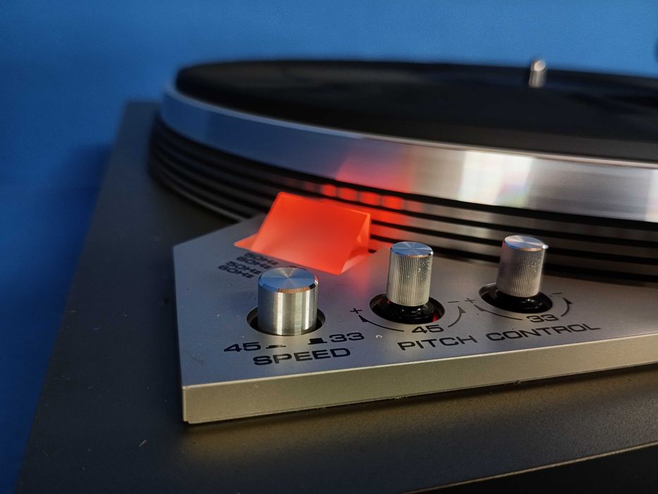 gira-discos AKAI AP-206C