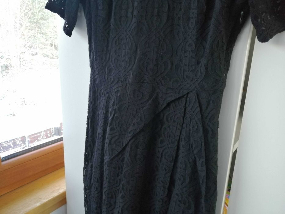 Elegancka sukienka z koronką