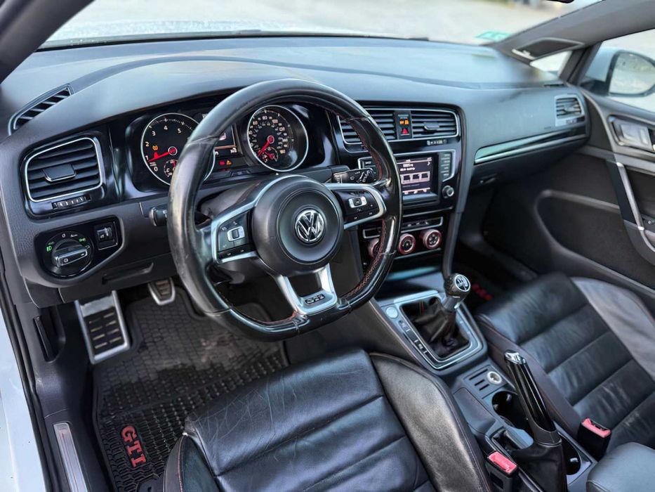 Volkswagen Golf GTI SE      2015