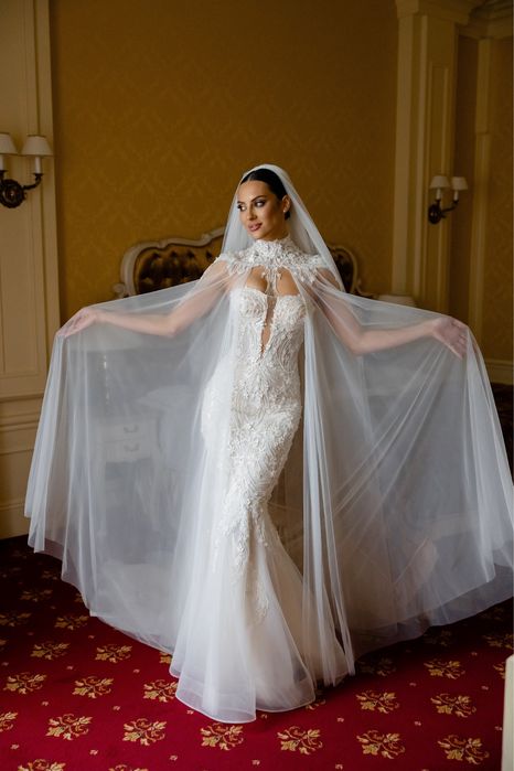 Розкішна весільна сукня