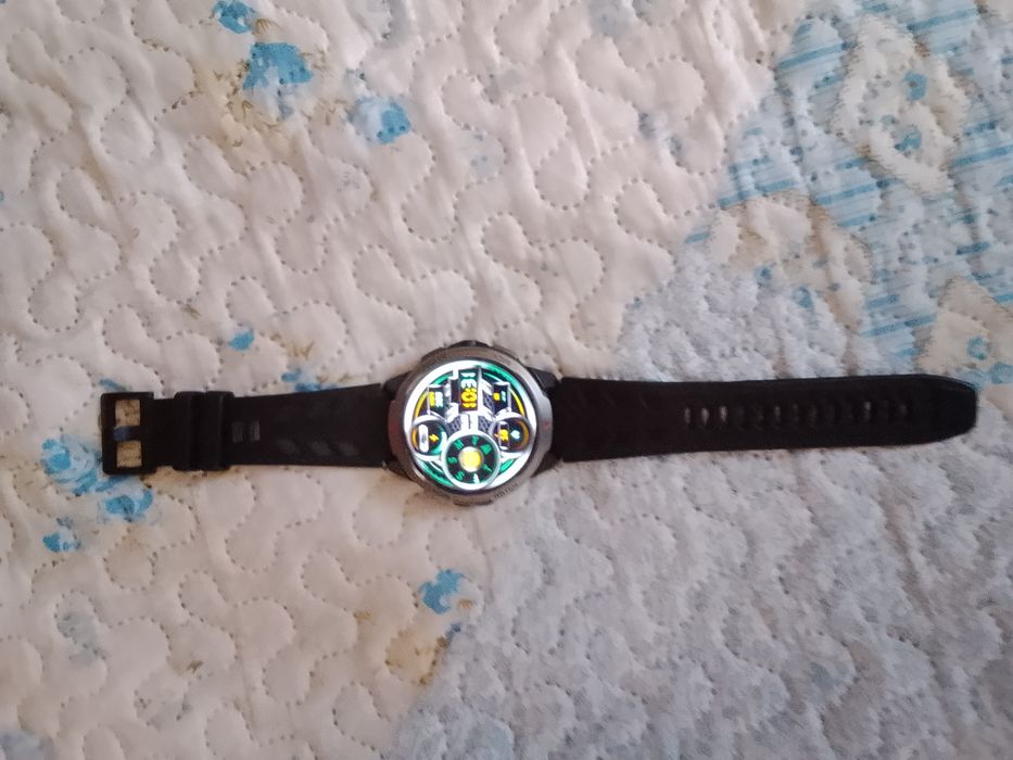 Smartwatch. D.  F.  !
