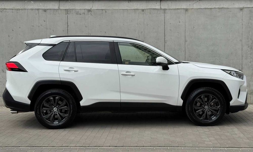 Продам Toyota RAV4 2.5 Hybrid Comfort 4x4 2022 2.5