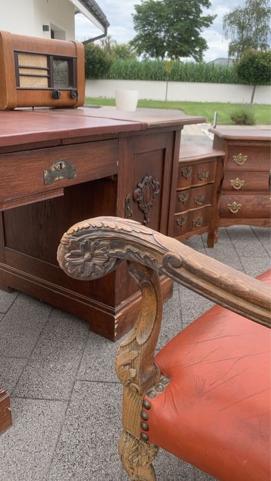 Elegancki komplet drewnianych mebli gabinetowych