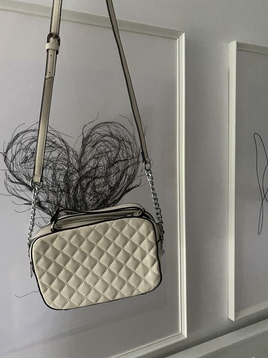 Pikowana kremowa torebka