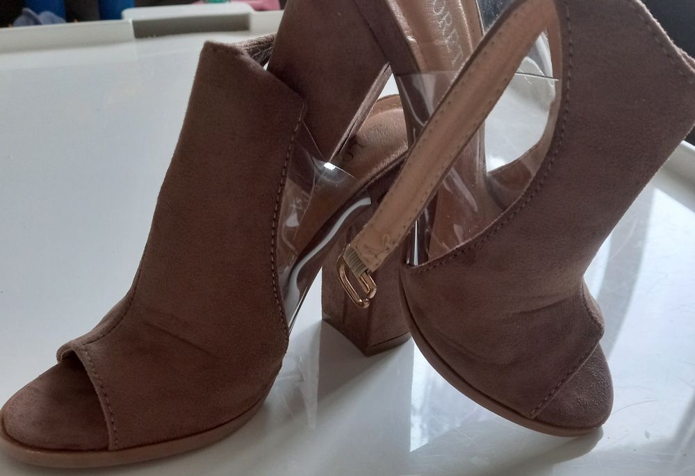 Жіночі босоніжки