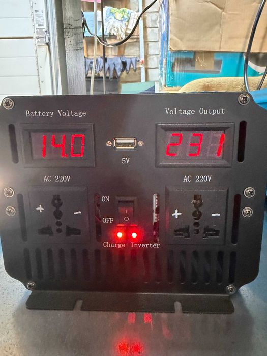 Инвертор с чистой синусоидой на 3000W, 12V-220V, с встроенной 15А зарядкой аккумулятора Wimpex - WX-3000