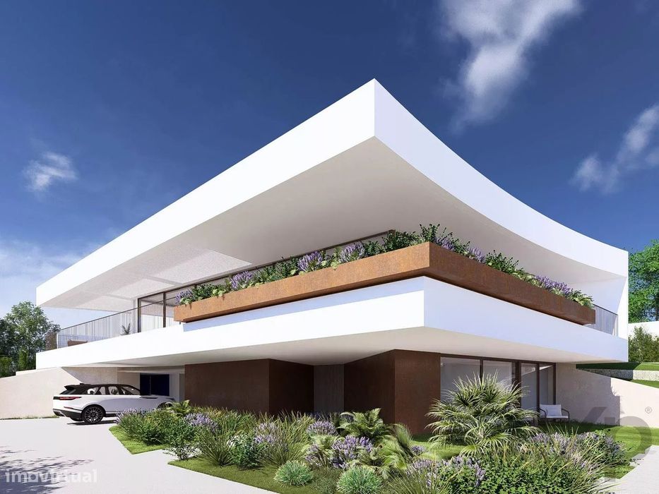 Moradia de Luxo com Vista Mar: A Promessa de uma Vida Sem Esforço na P