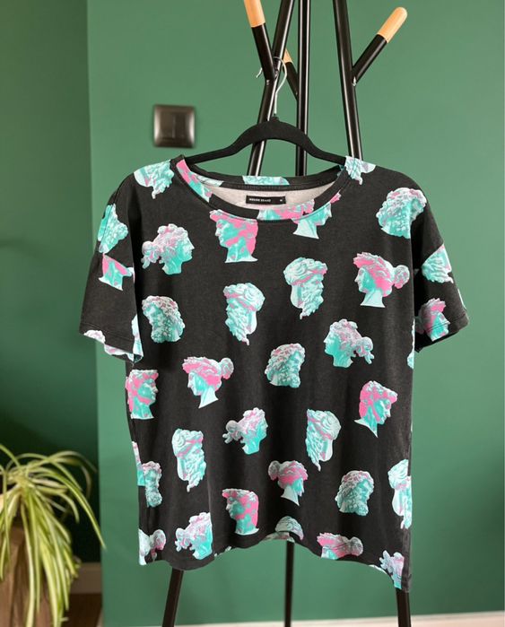 Bluzka T-shirt art house rzeźba