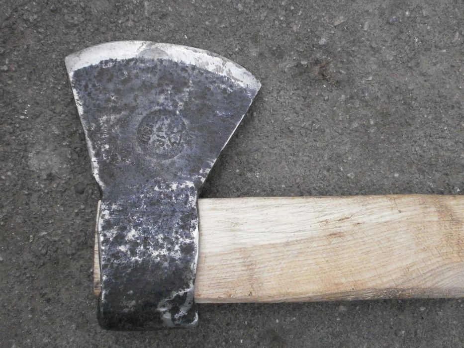 Советский топор весом 1.680 кг