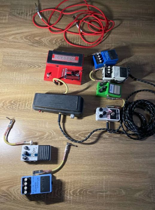 Fender strat mn bsb + Vox комбик + 8 педалей + кейс + коммутация