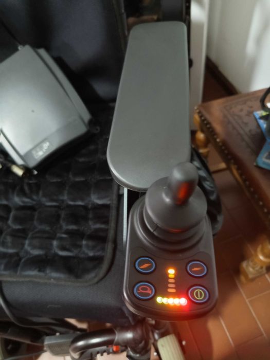 Cadeira de Rodas Elétrica Viking Classic V600 ST - Orthos Seminova