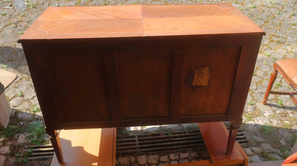 Cómoda antiga em estilo D. Maria