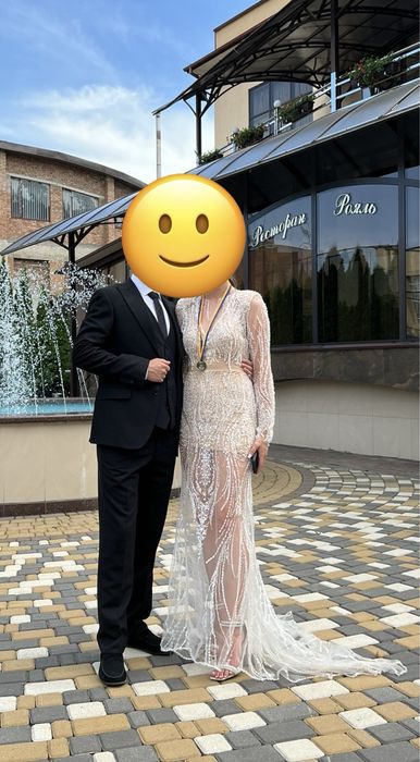 Неповторна, елегентна сукня зі шлейфом