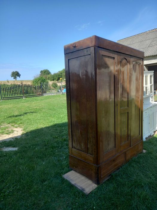 Stare meble i beczka