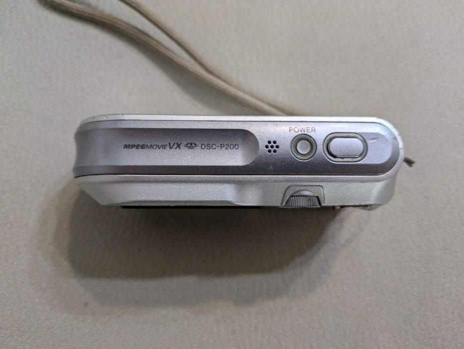 Máquina Fotográfica Sony Cyber-shot DSC-P200