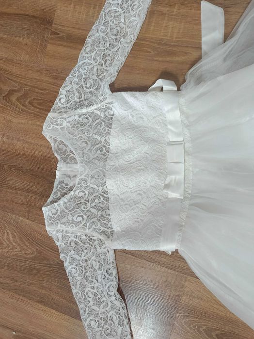 Piękna biała sukienka r. 160