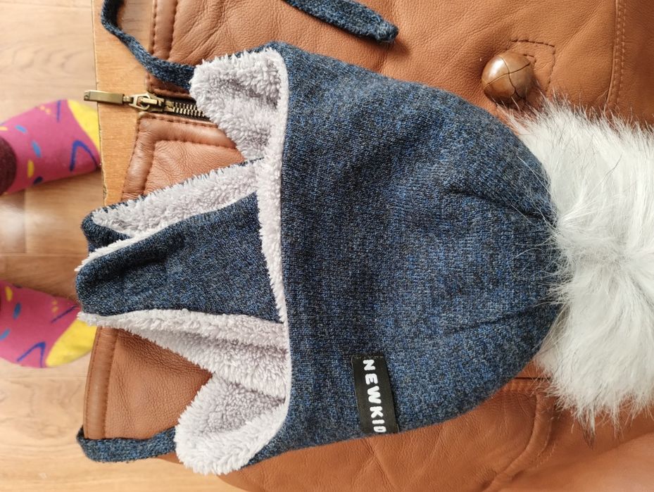 Шапочка тепленька,с хомутиком на фліс.