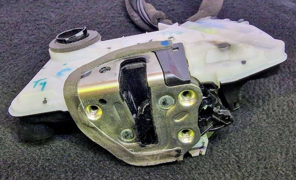 Fechadura / Fecho Porta Frente Esquerdo - TOYOTA C-HR