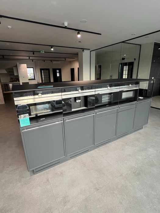 Meble kuchenne -wyspa ,blat HPL , okucia Blum nowe sprzedam.