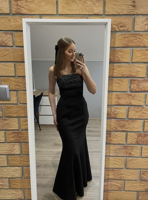 Sukienka na studniówkę z kryształkami i wiązaniem na plecach