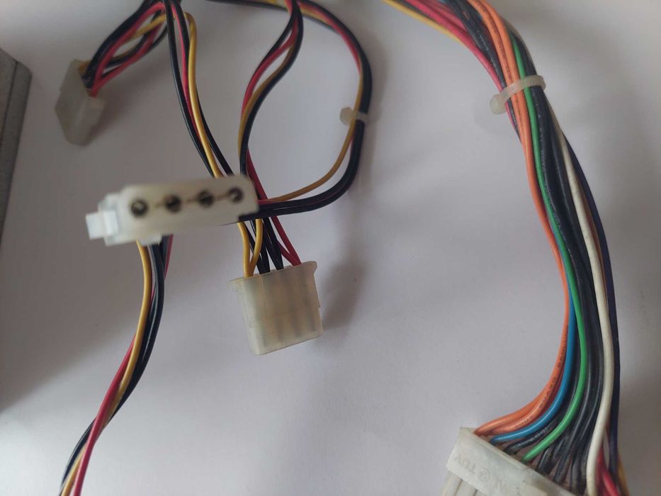 блок живлення для компьютера