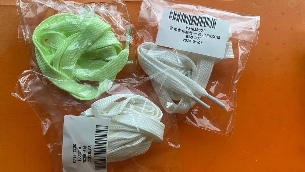 Шнурки светящиеся новые