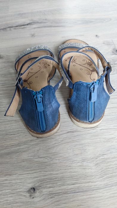 Sandały  rozmiar 33