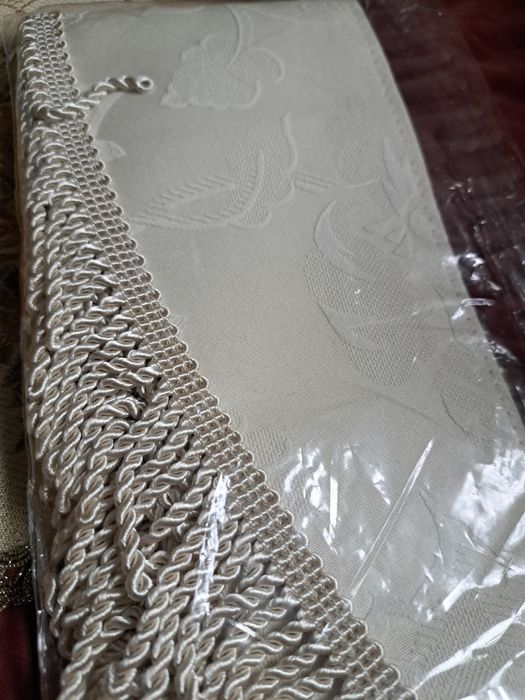 Dwie eleganckie obejmy opaski do zasłon z frędzlami w kolorze ecru