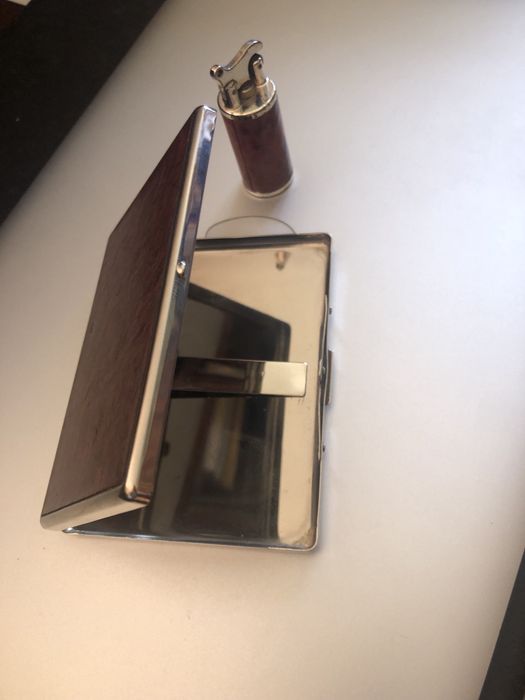 Cigarreira e isqueiro com estilo clássico ou retro