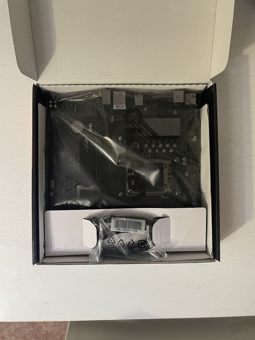 Motherboard and Power Supply64752417043075122