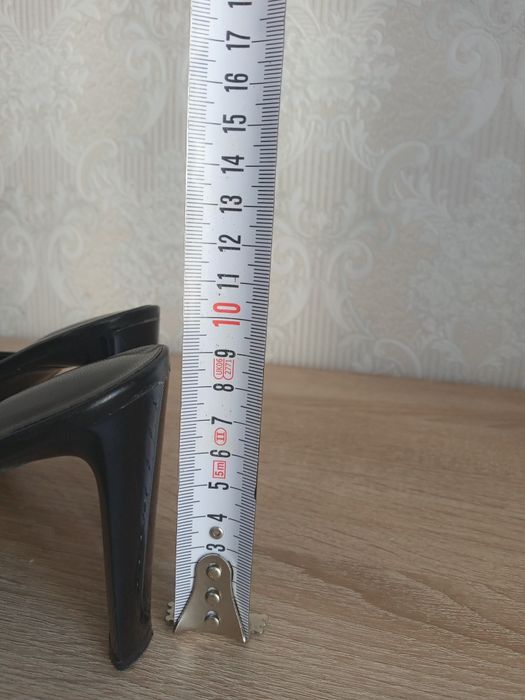 Продам босоножки-сабо