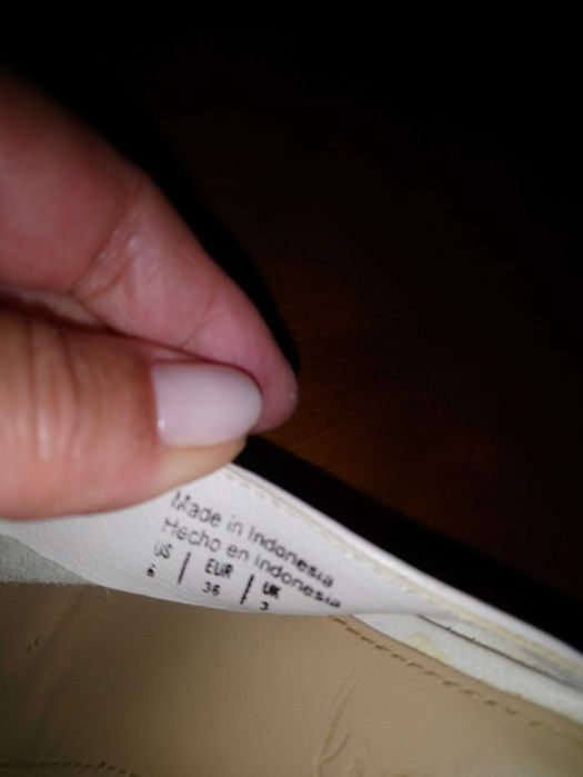 Socas brancas em pele da Aldo