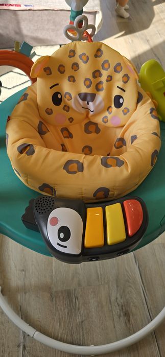 Fisher-Price Skoczek Gepard Centrum zabaw dla niemowląt ze światełkami