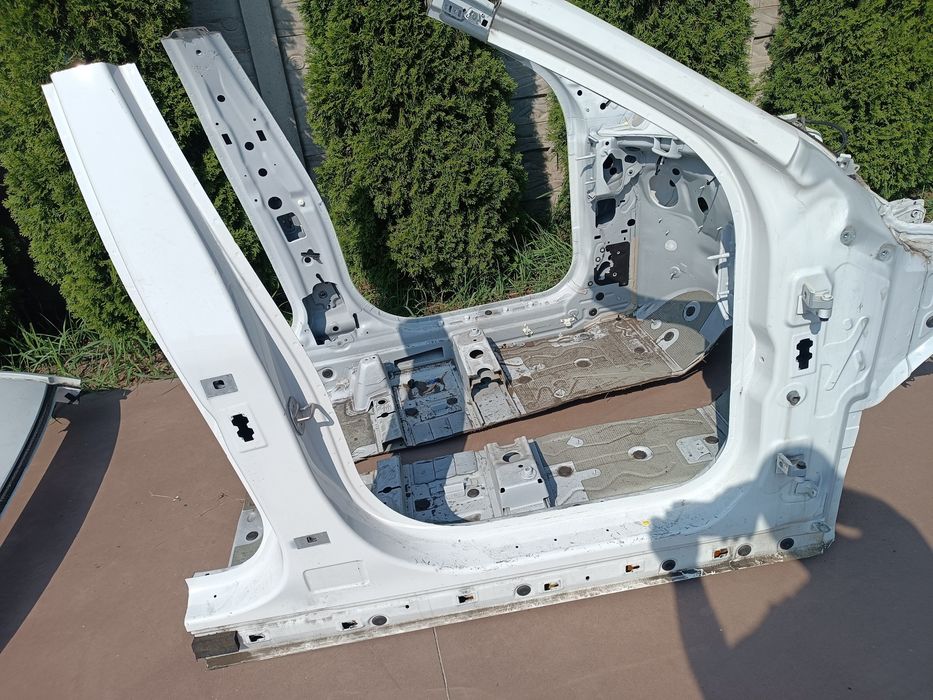 Чверть четверть чвертка передня ліва права  стійка кузов криша ланжерон поріг розборка  BMW X1 F48 Х1 Ф48 X2 F39 Ф39 розборка