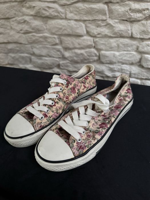 Beżowe trampki w kwiaty rozmiar 38