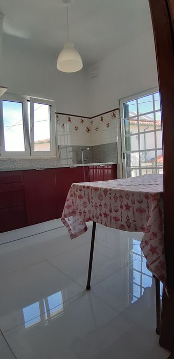 Quarto grande, numa casa excelente